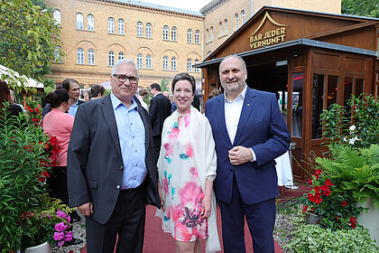 v.l.: Hans-Jürgen Müller, Vorstandsvorsitzender IKK e.V., Dr. Susanne Wagenmann, Verwaltungsratsvorsitzender GKV-Spitzenverband, Hans Peter Wollseifer, Vorstandsvorsitzender IKK e.V. bei "Gesundheit trifft Zirkus" des IKK e.V.