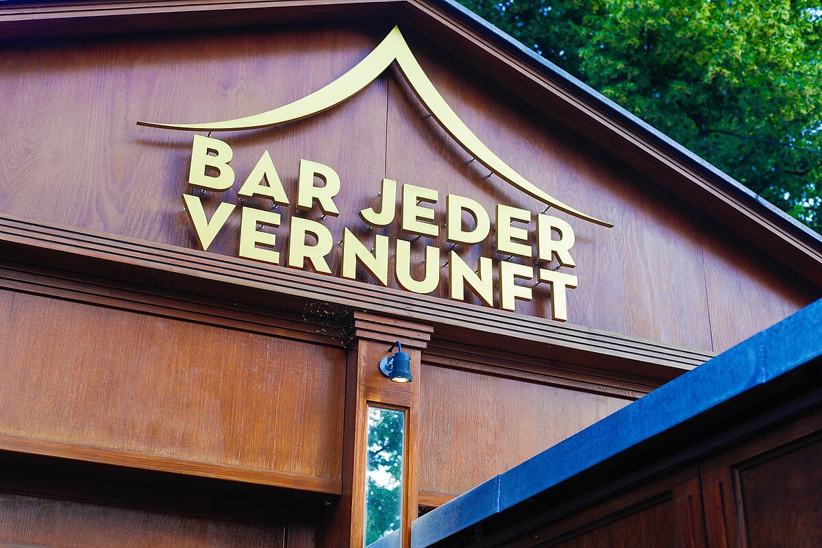 Eingang der Bar jeder Vernunft in Berlin